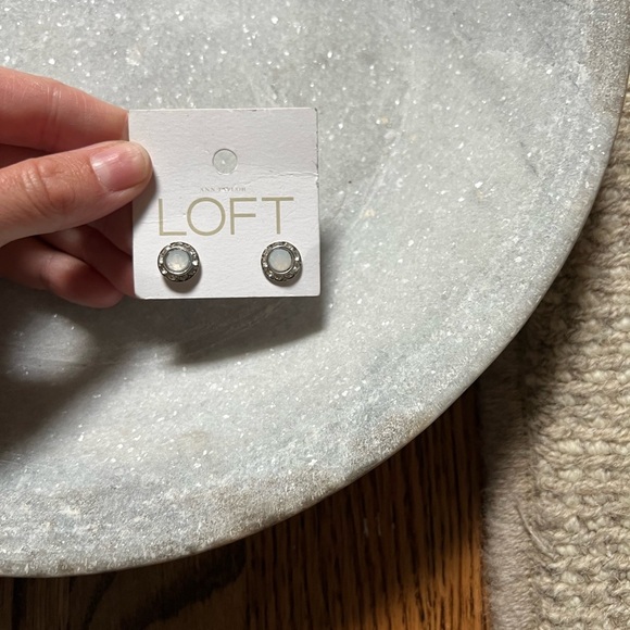 Loft Earrings - Picture 2 of 4